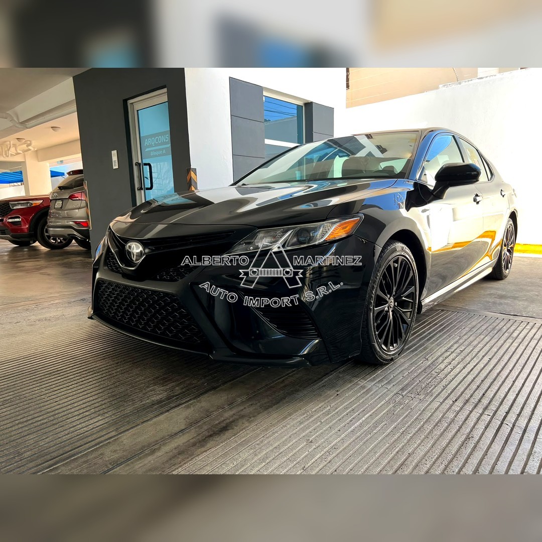 Toyota Camry SE 2020 — imagen 1